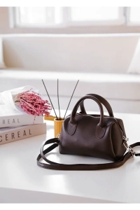 Koyu Kahverengi Suni Deri Tek Bölmeli Fermuarlı Ayarlanabilir Askılı El Kolve Omuz Çantası